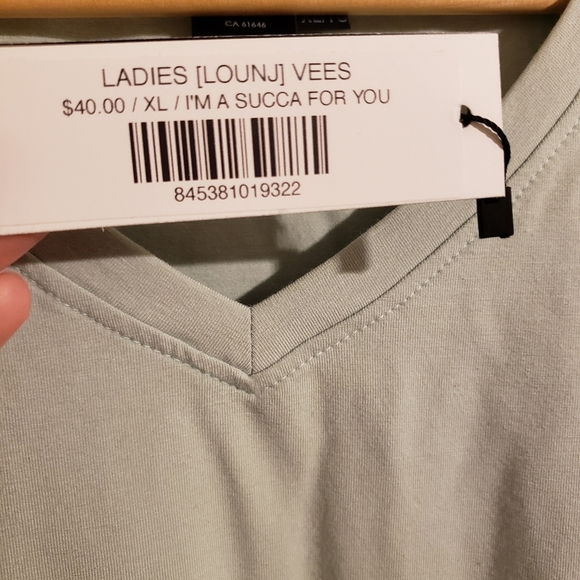 Wooly Doodle Ladies Lounge Vee Tshirt Made in Canada Size XL - Picture 5 of 12